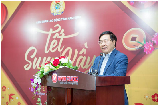 Phó Thủ tướng Phạm Bình Minh chúc Tết CBCNV nhà máy Nam Dược tại Nam Định