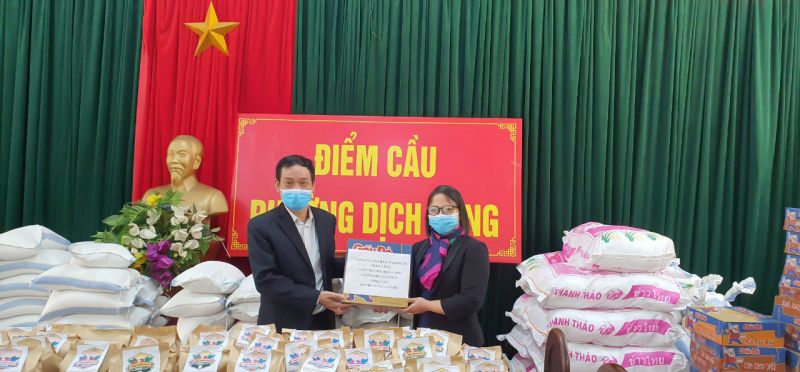 Nam Dược trao tặng 6 tấn gạo hỗ trợ các trường hợp khó khăn mùa dịch