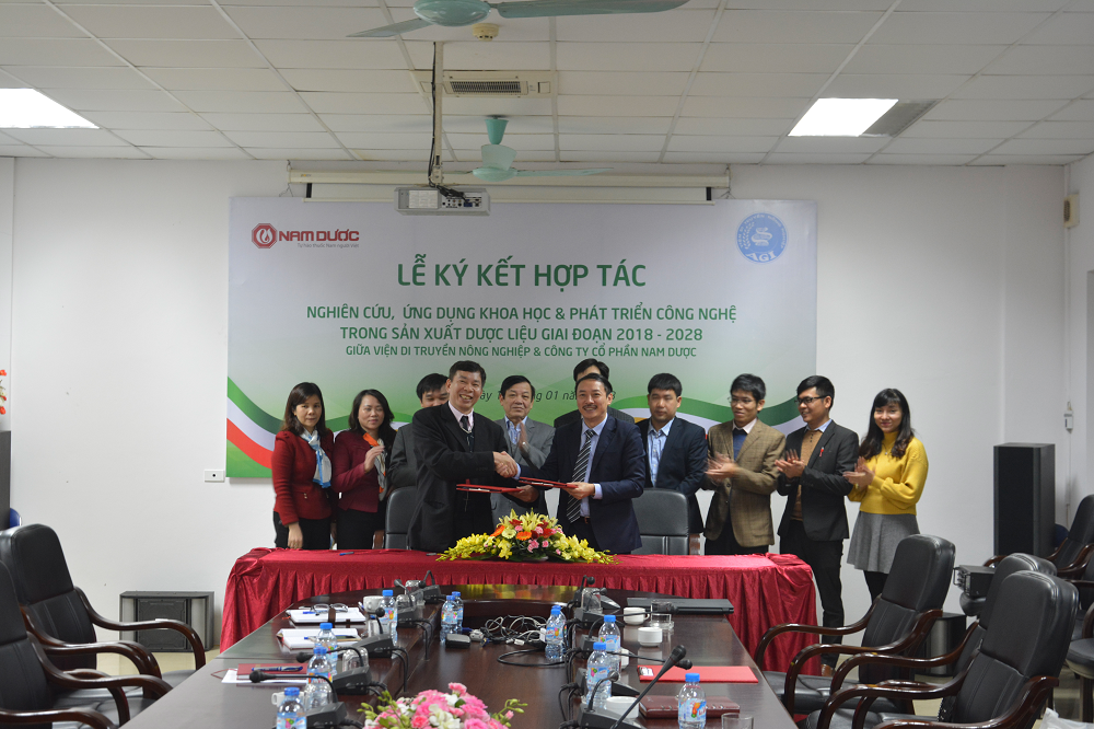 Nam Dược ký kết hợp tác chiến lược với Viện Di Truyền Nông Nghiệp