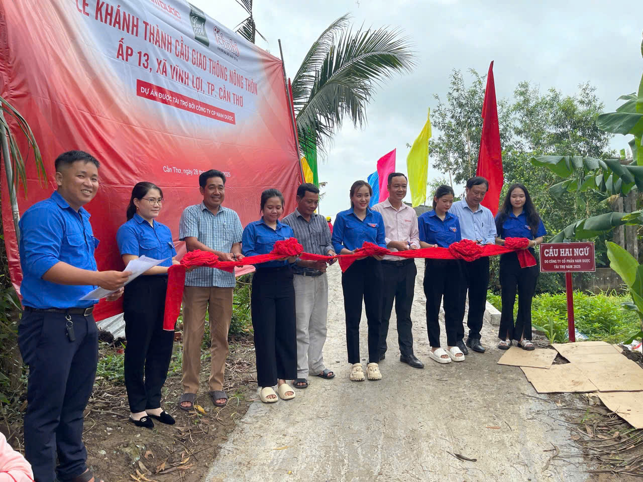THÊM 1 CÂY CẦU ĐƯỢC KHÁNH THÀNH TỪ QUỸ THIỆN NGUYỆN CỦA NAM DƯỢC