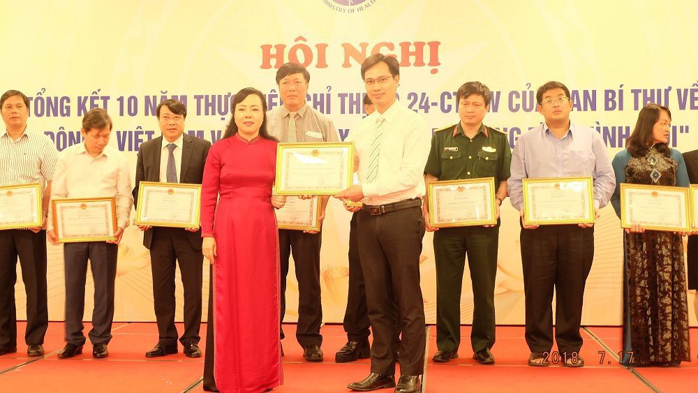 Nam Dược vinh dự nhận bằng khen của Bộ Trưởng Bộ Y tế trong công tác phát triển nền Đông y Việt Nam