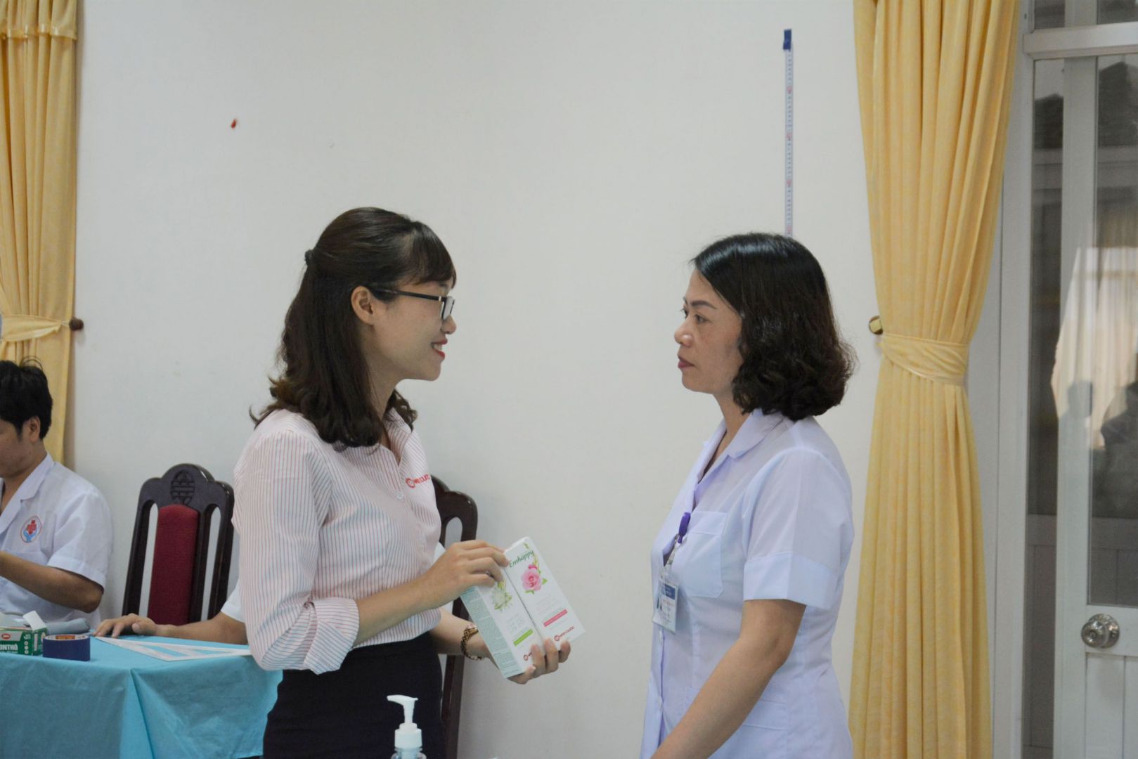Nhãn hàng Emhappy đồng hành cùng chương trình khám sức khỏe cho y, bác sĩ Bệnh viện Phụ sản Nam Định