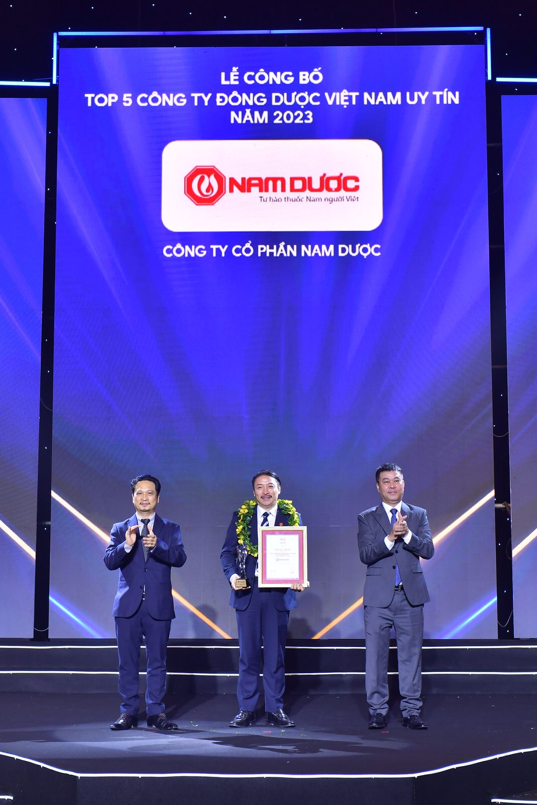NAM DƯỢC NHẬN GIẢI THƯỞNG TOP 5 CÔNG TY ĐÔNG DƯỢC UY TÍN NĂM 2023