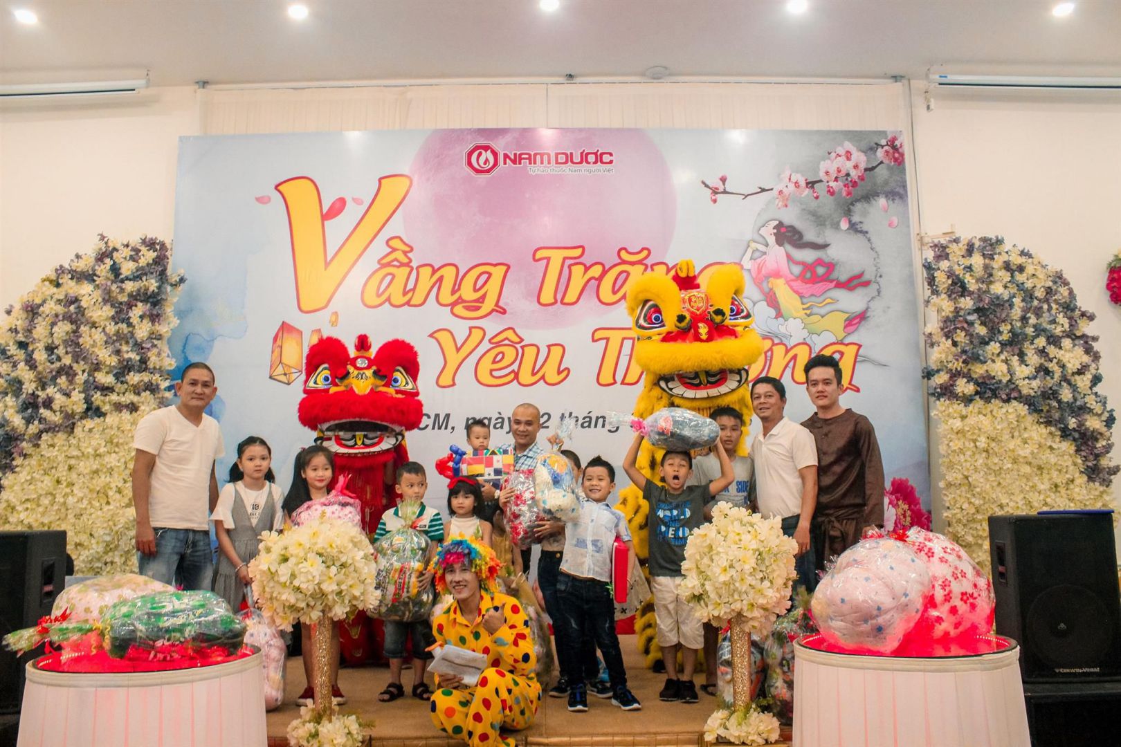 Trung Thu tràn ngập tiếng cười cùng trẻ em Nam Dược