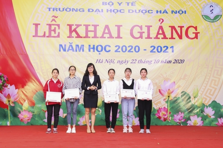 Quỹ học bổng Nam Dược đồng hành cùng các y - bác sĩ tương lai trên toàn quốc.