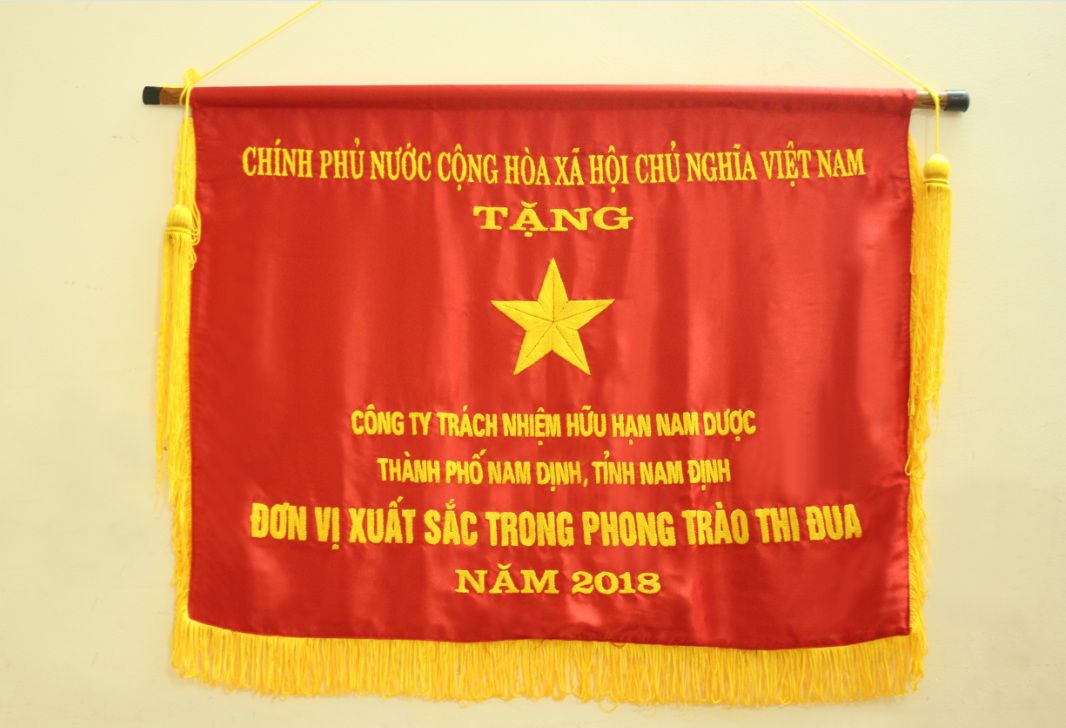 Nam Dược vinh dự nhận cờ thi đua do Chính phủ trao tặng