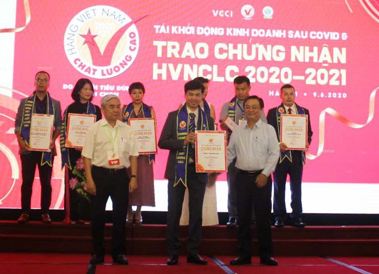 Nam Dược tiếp tục nhận danh hiệu Hàng Việt Nam Chất Lượng Cao
