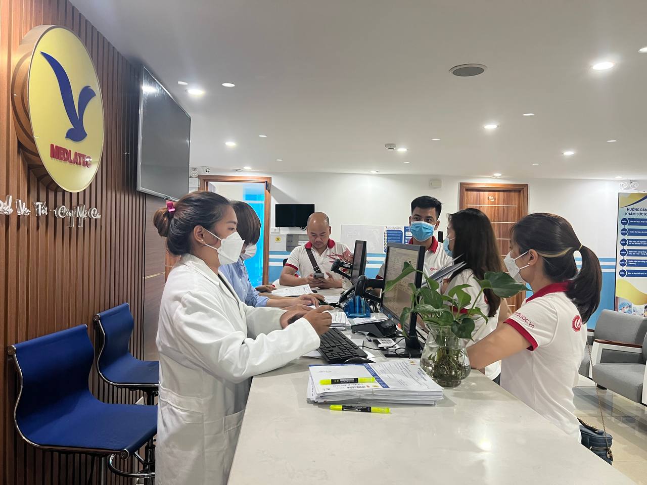 NAM DƯỢC TỔ CHỨC KHÁM SỨC KHỎE ĐỊNH KỲ CHO TOÀN BỘ CÁN BỘ NHÂN VIÊN
