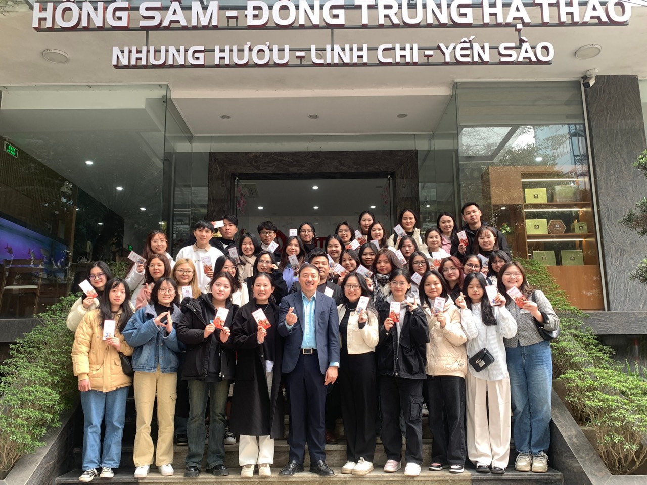ĐÓN TIẾP ĐOÀN SINH VIÊN ĐẠI HỌC DƯỢC HÀ NỘI ĐẾN THAM QUAN TẠI NAM DƯỢC