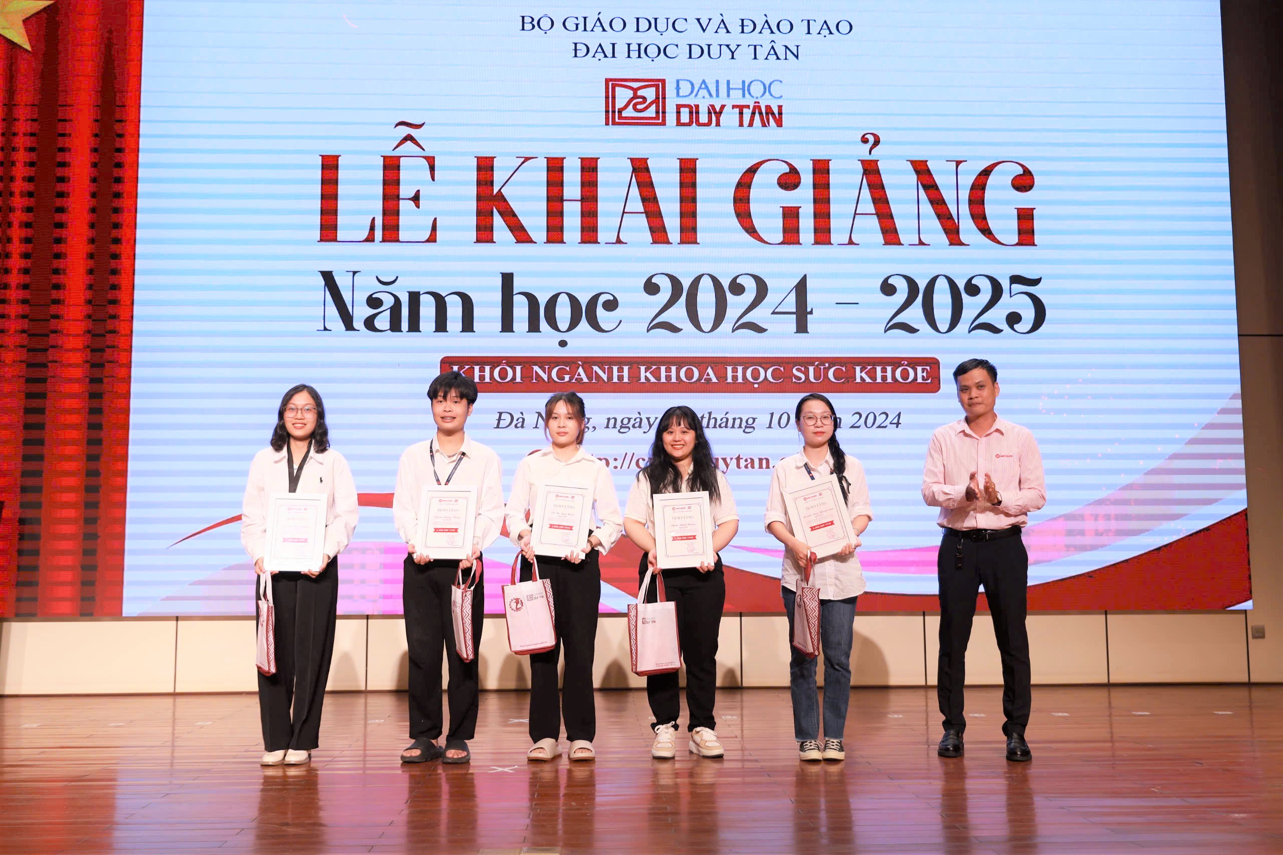 THÊM 10 SUẤT HỌC BỔNG NAM DƯỢC ĐỒNG HÀNH CÙNG SINH VIÊN XUẤT SẮC CÁC TRƯỜNG ĐẠI HỌC Y DƯỢC