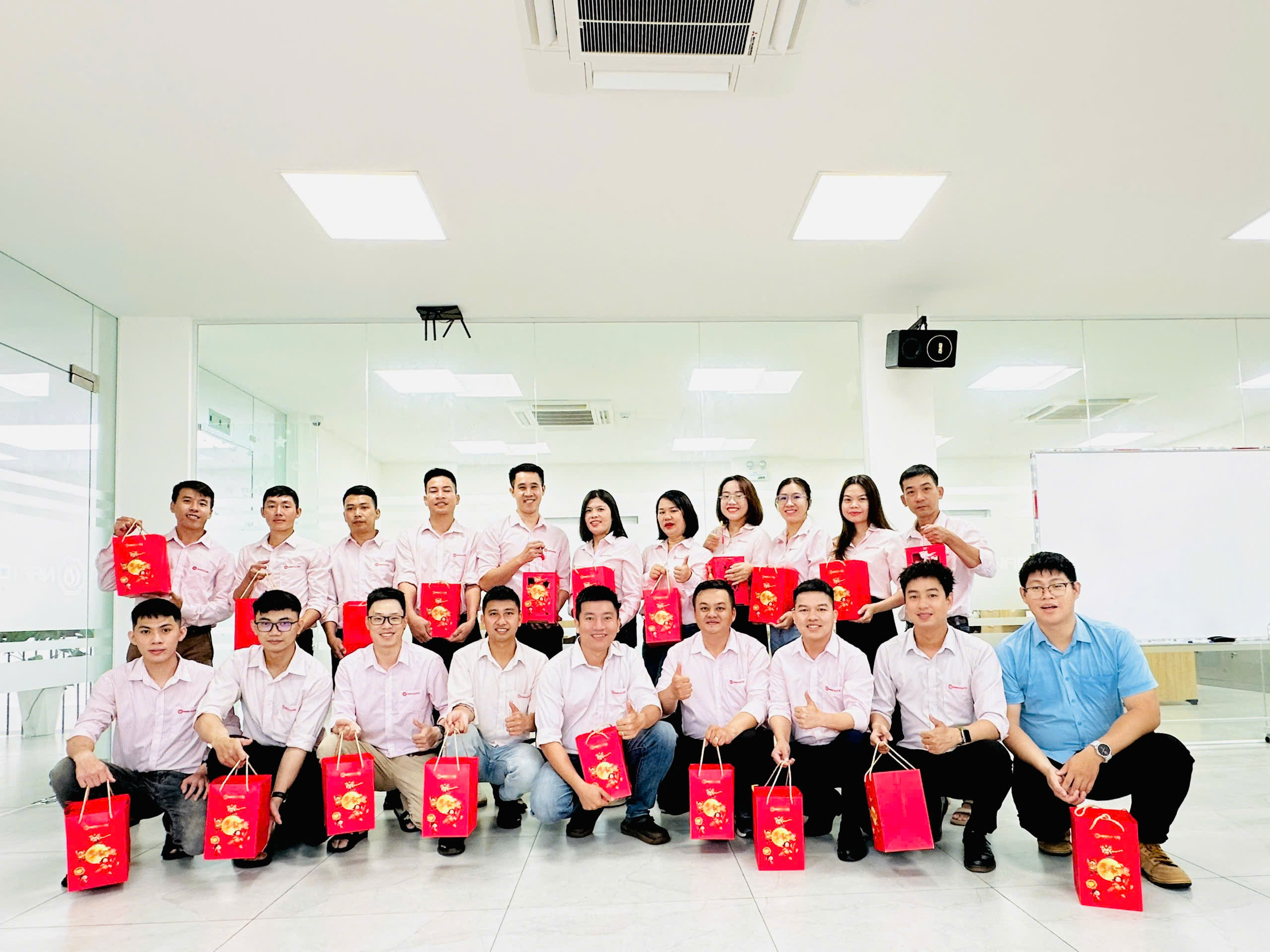 NAM DƯỢC TRAO GỬI YÊU THƯƠNG MÙA TRUNG THU