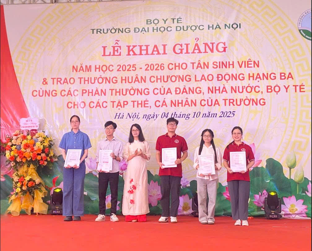 NAM DƯỢC TIẾP TỤC HÀNH TRÌNH “TRAO TRI THỨC – NÂNG ƯỚC MƠ” CÙNG SINH VIÊN NGÀNH DƯỢC