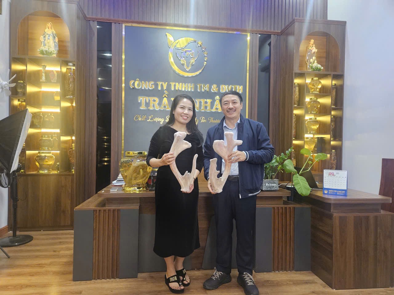 NAM DƯỢC KHẢO SÁT VÀ HỢP TÁC PHÁT TRIỂN NGUỒN NGUYÊN LIỆU NHUNG HƯƠU TẠI VÙNG NUÔI HƯƠNG SƠN, HÀ TĨNH